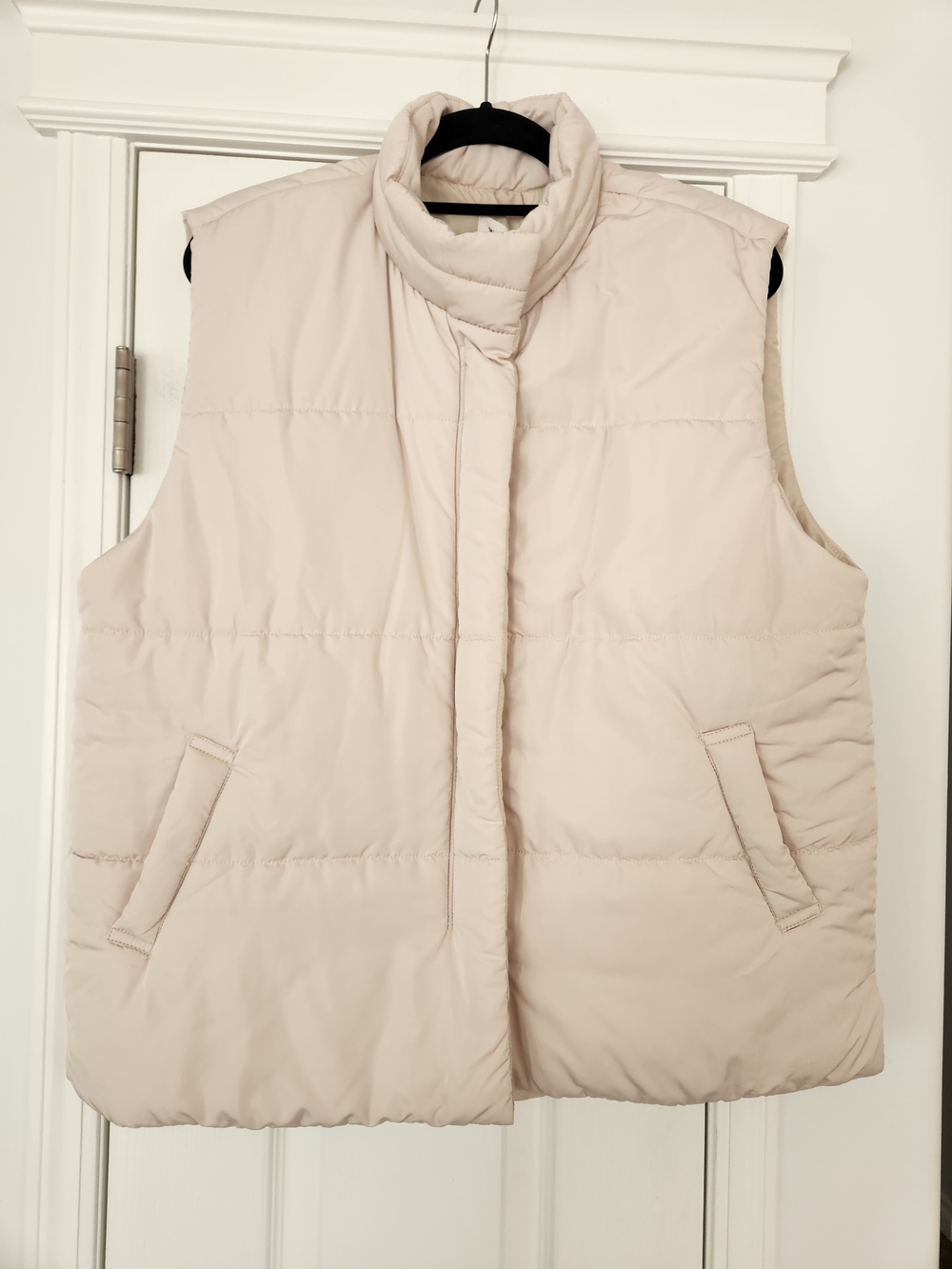 Wishlist Women's Oatmeal Puffer Vest Size Large NWT Cottagecore